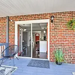 Chic Townhome With Deck 6 Mi To Dtwn Baltimore