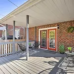 Chic Townhome With Deck 6 Mi To Dtwn Baltimore