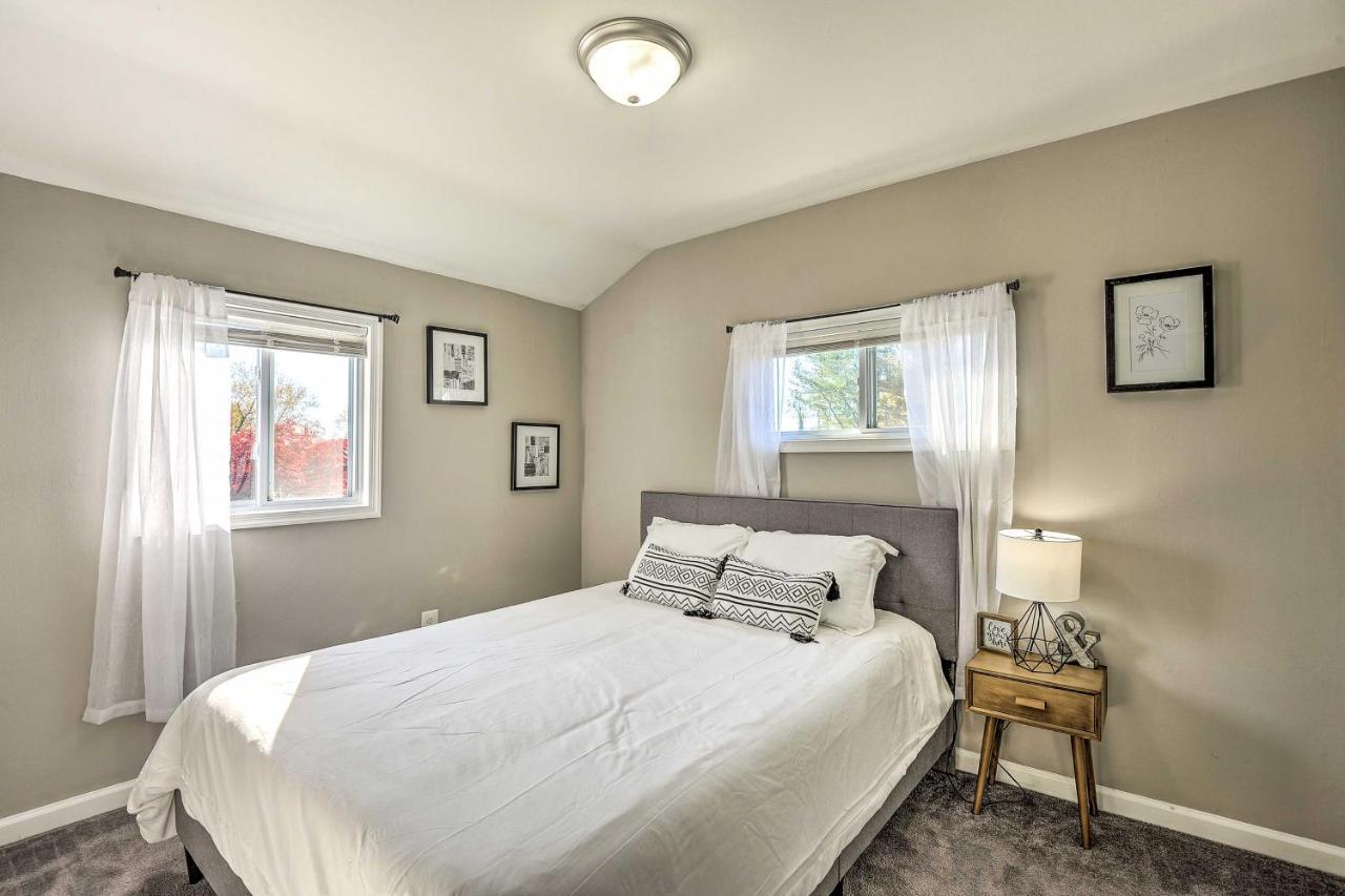 Holiday home Chic Townhome With Deck 6 Mi To Dtwn Baltimore