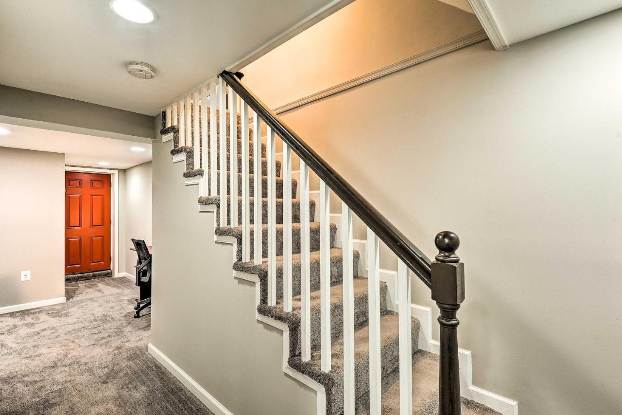 Holiday home Chic Townhome With Deck 6 Mi To Dtwn