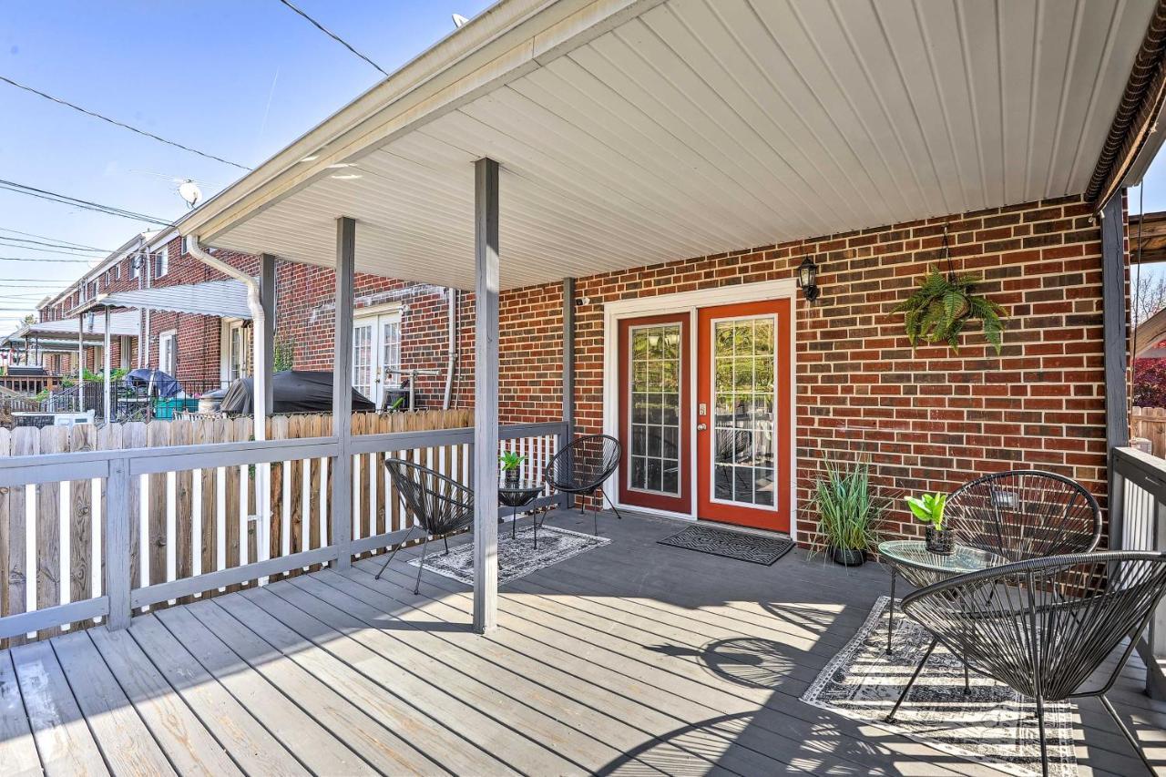 Holiday home Chic Townhome With Deck 6 Mi To Dtwn