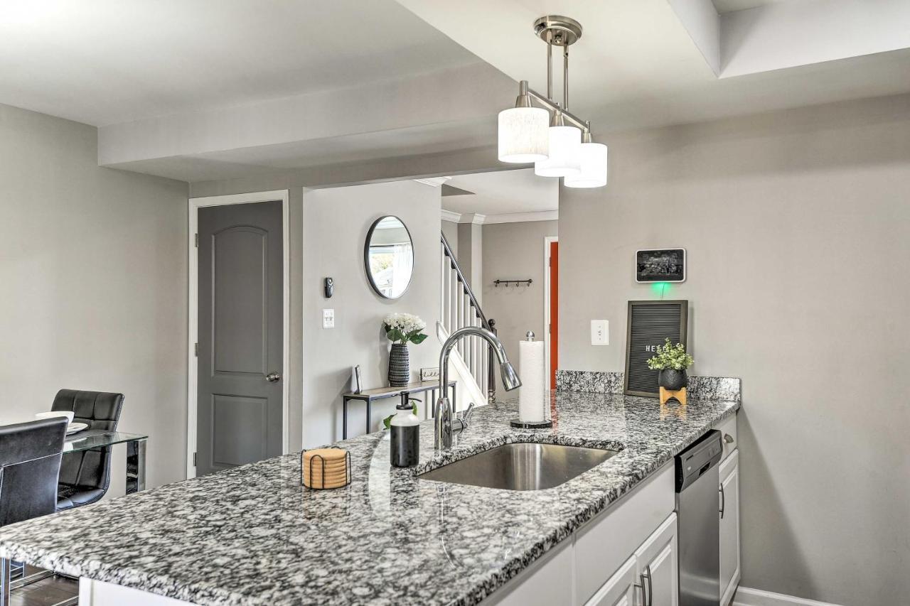 Chic Townhome With Deck 6 Mi To Dtwn *