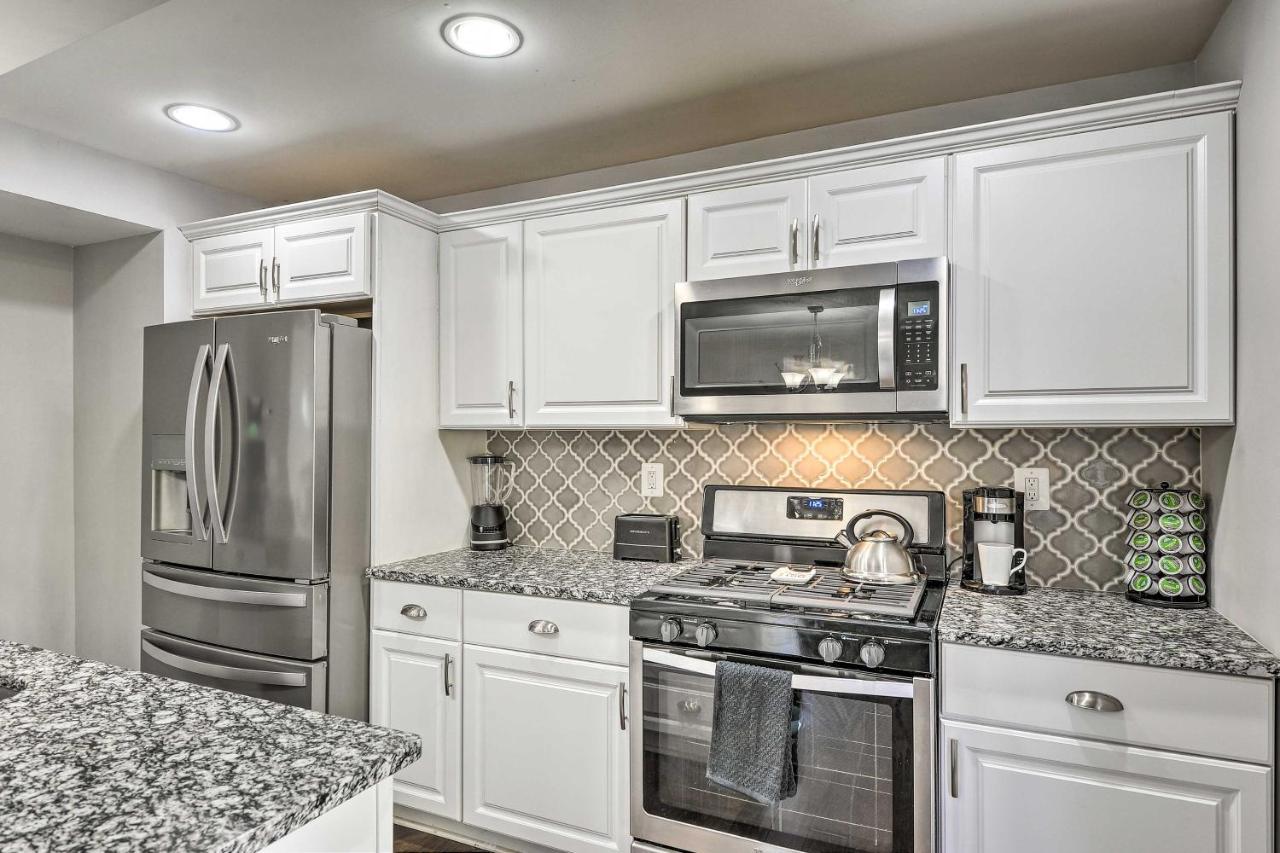 Chic Townhome With Deck 6 Mi To Dtwn Baltimore